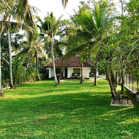 Paadam By The Backwaters Кумараком Экстерьер фото
