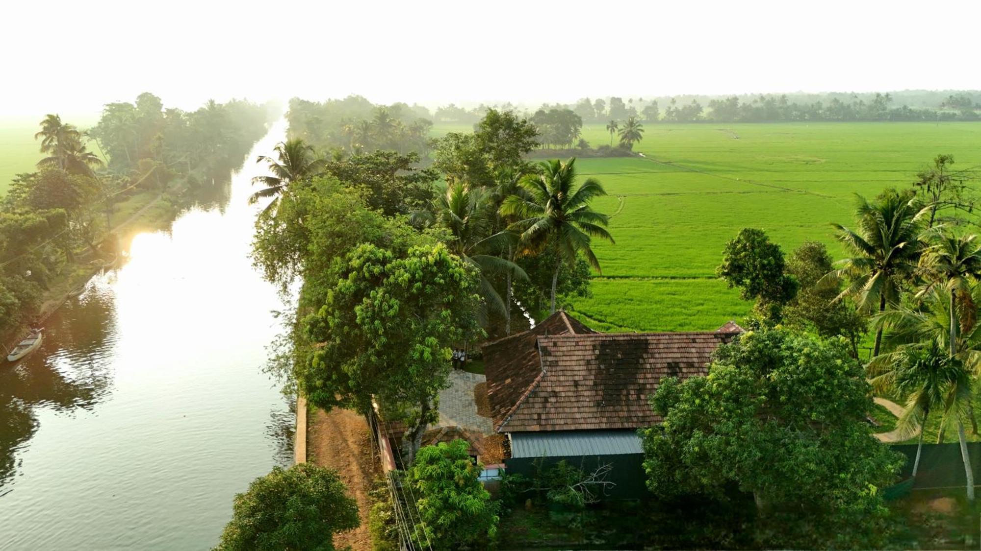 Paadam By The Backwaters Кумараком Экстерьер фото